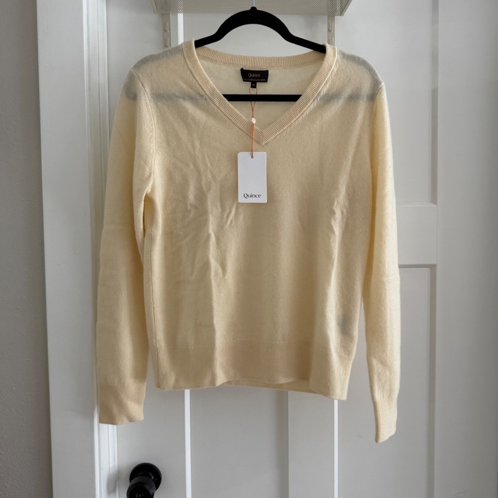 Quince Women's V-Neck Cashmere Sweater in Pale Yellow